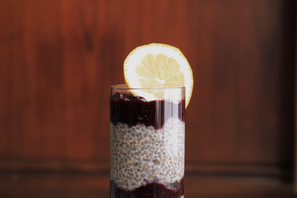Lemon Blueberry Chia Parfait - a tart, slightly sweet, on-the-go breakfast packed with healthy fats, fiber, and 8 grams of protein! || fooduzzi.com