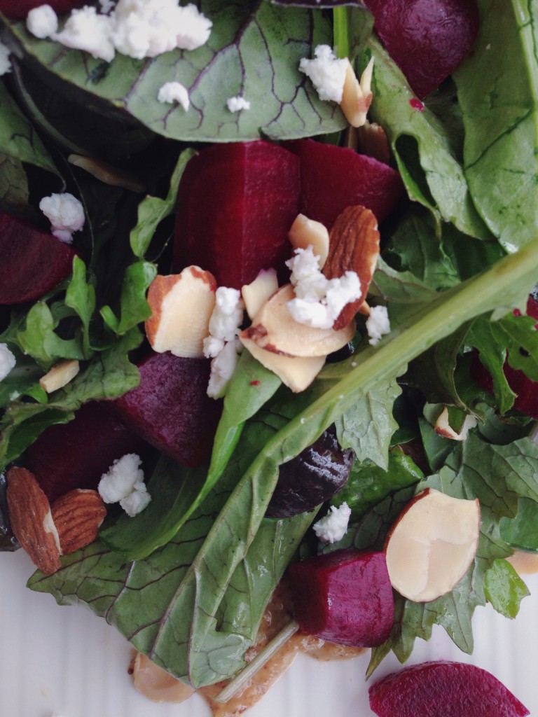 Almond Butter Beet Salad: A satisfying, fresh, and seasonal salad inspired by one of my favorite Pittsburgh restaurants! || fooduzzi.com