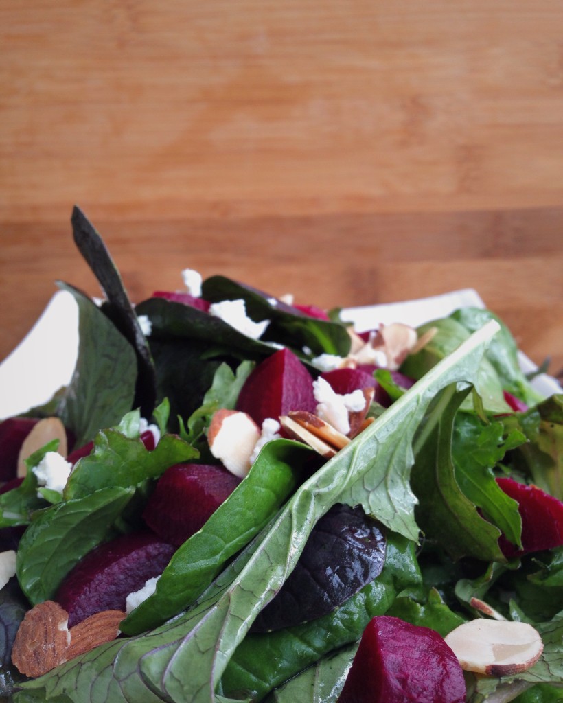 Almond Butter Beet Salad: A satisfying, fresh, and seasonal salad inspired by one of my favorite Pittsburgh restaurants! || fooduzzi.com