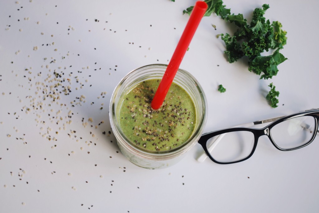 The Hipster's Smoothie: Break out that sense of irony; this vegan and gluten free Hipster Smoothie is full of the healthiest hipster ingredients and 10g of protein for a nutritious morning meal! || fooduzzi.com