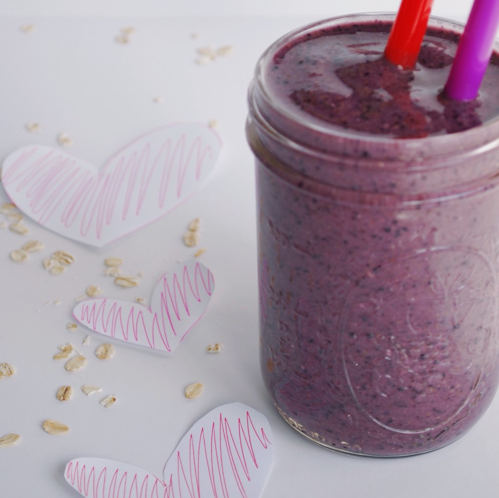 Heart Beet Smoothie: Packed with hearth-healthy ingredients you can share with your valentine! || fooduzzi.com