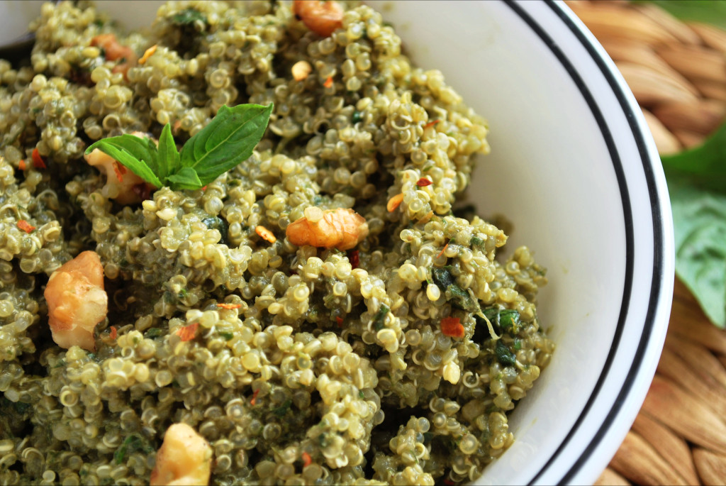 Pesto & Quinoa: Vegan, gluten free, and packed with protein and big flavors! Perfect for a lazy summer meal! || fooduzzi.com