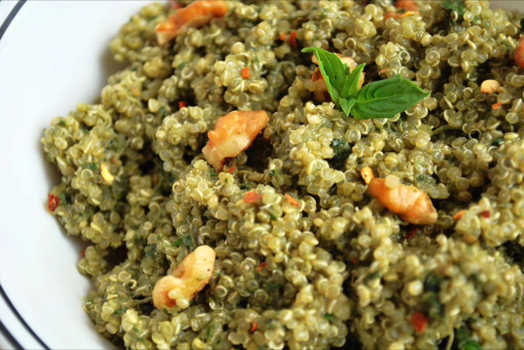 Pesto & Quinoa: Vegan, gluten free, and packed with protein and big flavors! Perfect for a lazy summer meal! || fooduzzi.com