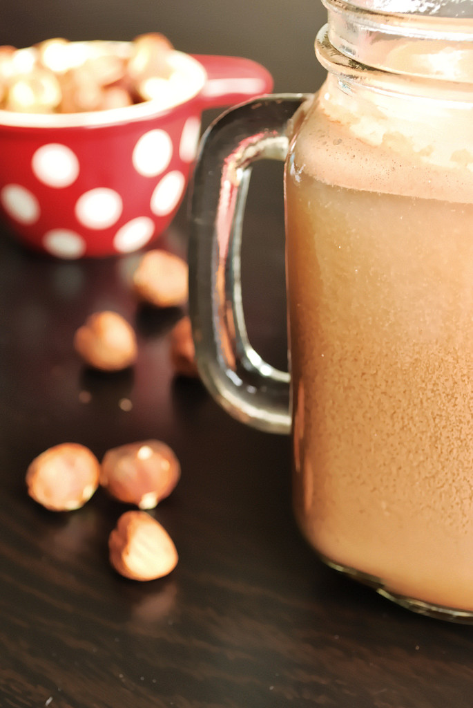 Nutella Milk: An ultra-creamy, five ingredient homemade hazelnut milk that tastes just like Nutella! This gluten free, vegan, and paleo recipe is perfect for breakfast! || fooduzzi.com
