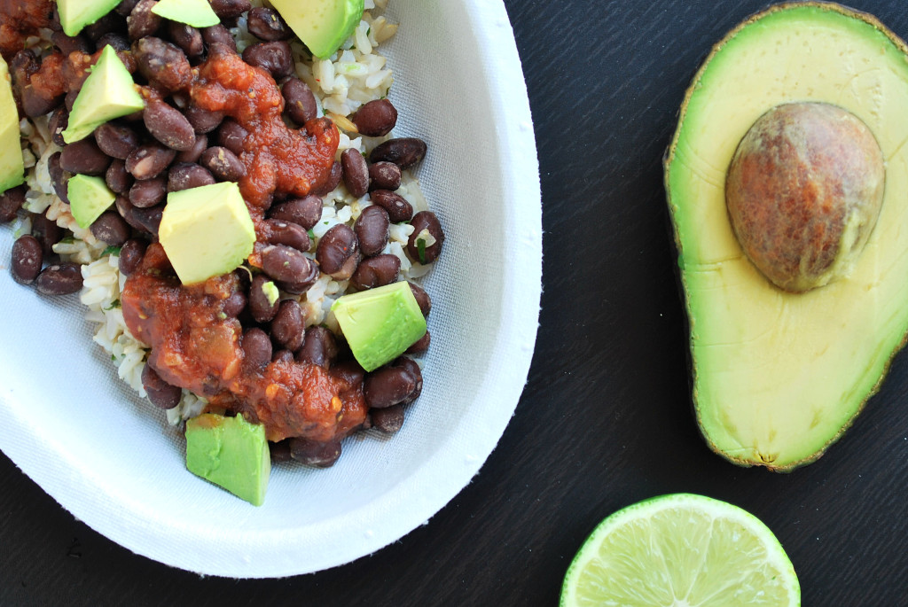 Homemade Burrito Bowls: Gear up for Cinco de Mayo with these vegan and gluten free Homemade Burrito Bowls! They're completely customizable for a perfect DIY bowl! || fooduzzi.com