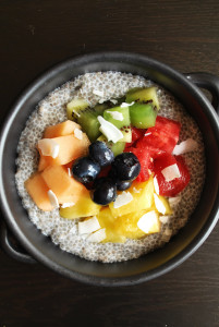 End-of-Summer Fruit and Chia Bowl || fooduzzi.com recipes