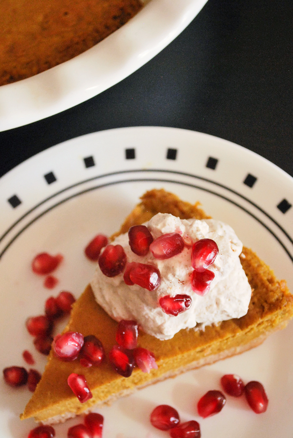 The Best Gluten Free Vegan Pumpkin Pie: So creamy, seriously addictive, and only 9 ingredients! This pumpkin pie recipe is dietary restriction-friendly, as it is gluten free, vegan, and dairy-free! A happy Thanksgiving, indeed! || fooduzzi.com recipes