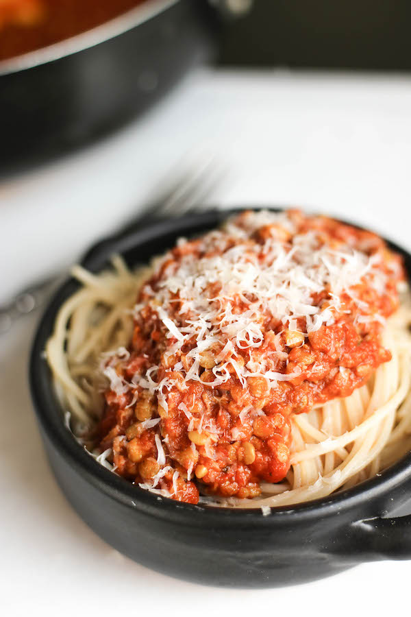 Pasta with Vegan Meat Sauce: Serious comfort food, wrapped in a gluten free, vegan, and vegetarian package! This meatless meat sauce requires only 5 healthy ingredients! || fooduzzi.com recipes
