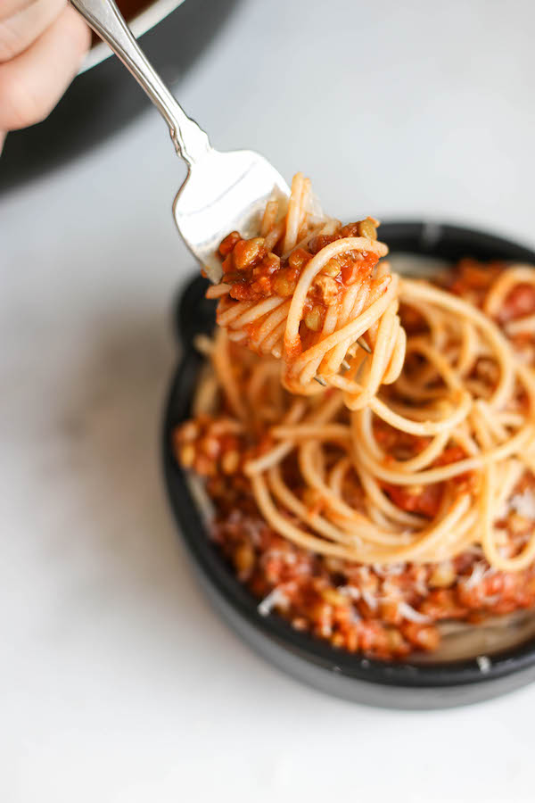 Pasta with Vegan Meat Sauce: Serious comfort food, wrapped in a gluten free, vegan, and vegetarian package! This meatless meat sauce requires only 5 healthy ingredients! || fooduzzi.com recipes