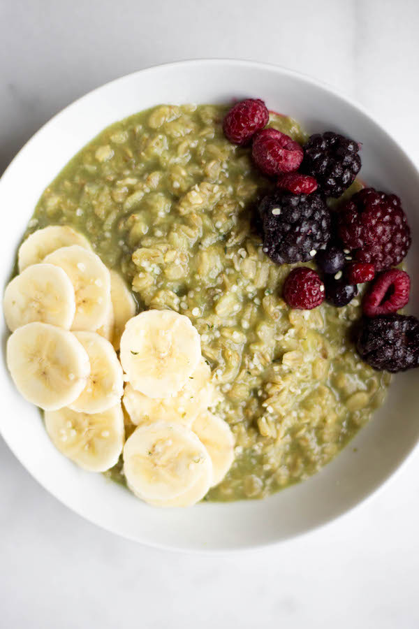 Green Monster Oatmeal: All of the ingredients from your favorite healthy smoothie mixed into a warm, comforting bowl of oatmeal! It's the perfect vegan, gluten free, and healthy breakfast! || fooduzzi.com recipes