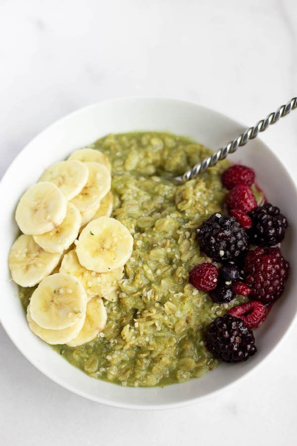 Green Monster Oatmeal: All of the ingredients from your favorite healthy smoothie mixed into a warm, comforting bowl of oatmeal! It's the perfect vegan, gluten free, and healthy breakfast! || fooduzzi.com recipes