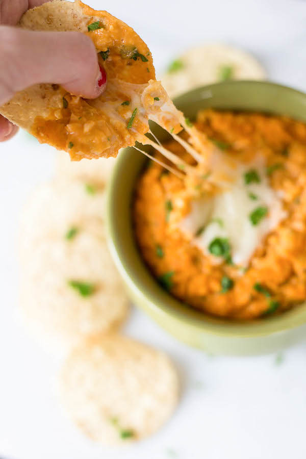 Healthy Buffalo Chickpea Dip: a healthy, vegetarian, and gluten free version of the classic buffalo chicken dip! Great for game day! Vegan option || fooduzzi.com recipes
